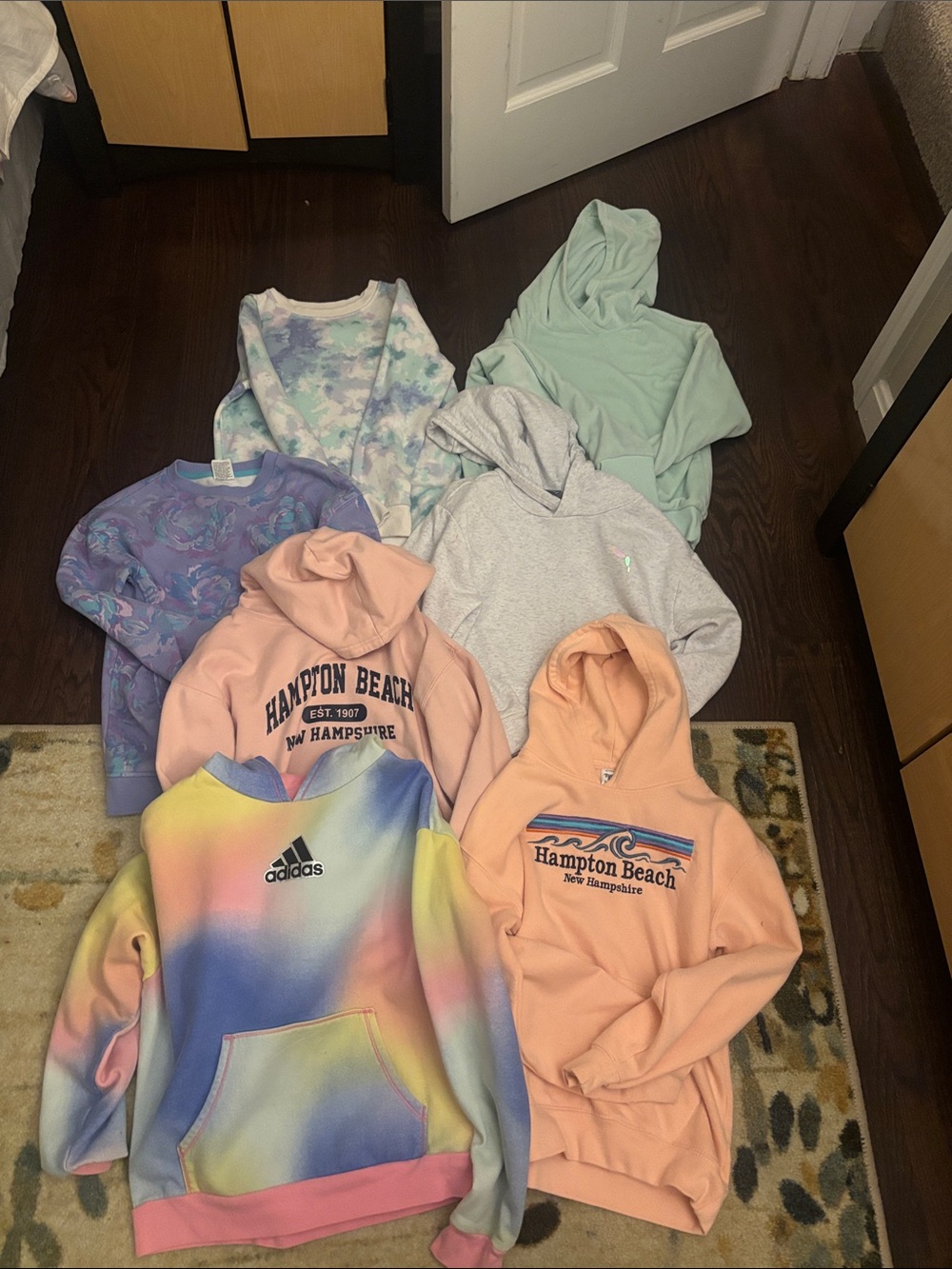 Bundle of sweatshirts/hoodies